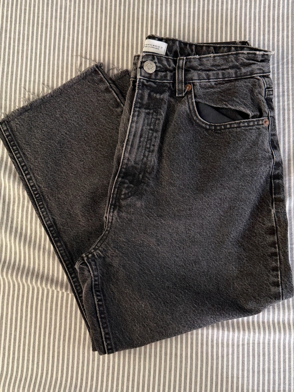 Zara Faded Black High-Rise Cropped Mom Jeans